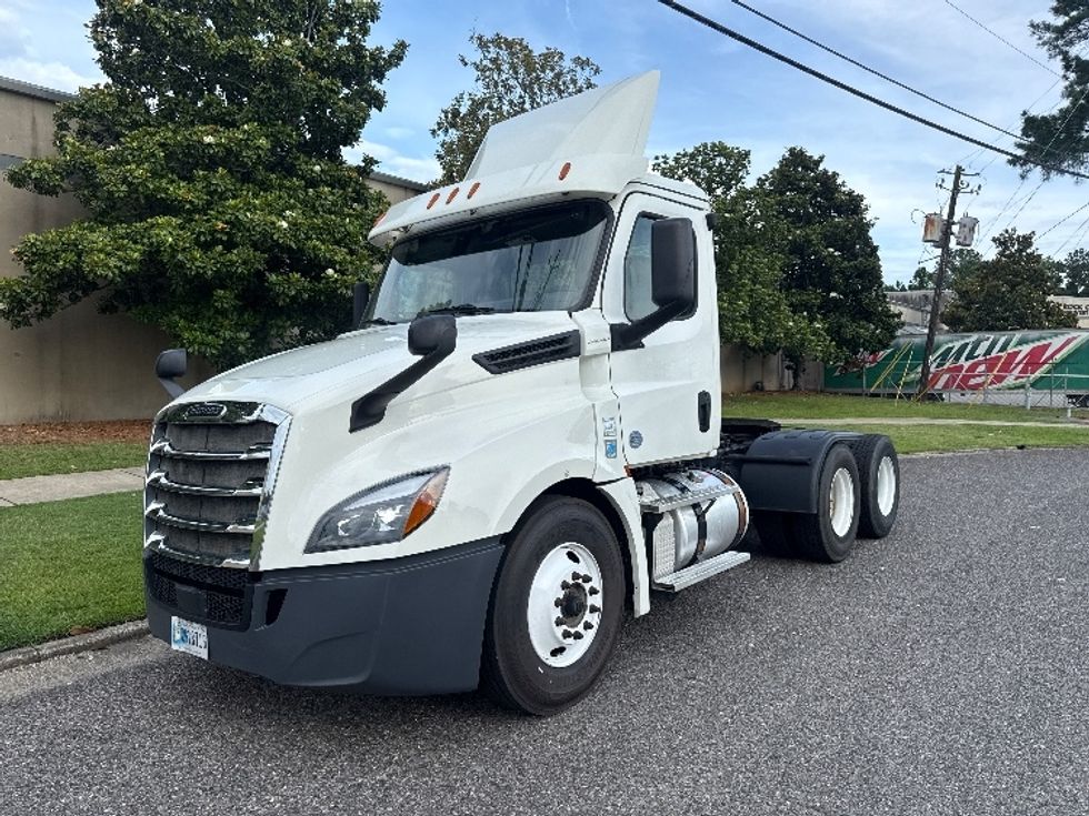 Day Cab Tractor-Heavy Duty Tractors-Freightliner-2018-T12664ST-Homewood-AL-474,541\n\t\tmiles-$ 40,500 - Image 3