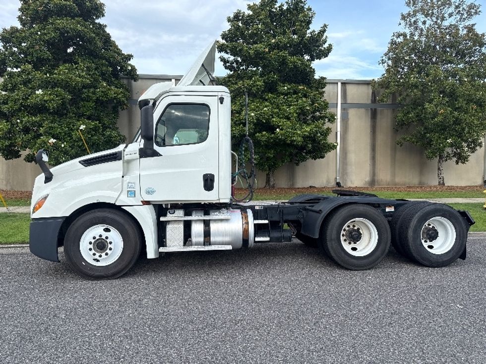 Day Cab Tractor-Heavy Duty Tractors-Freightliner-2018-T12664ST-Homewood-AL-474,541\n\t\tmiles-$ 40,500 - Image 4