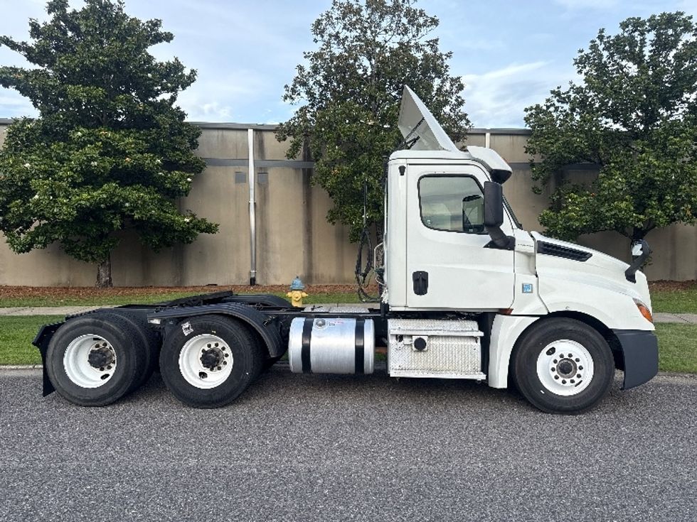 Day Cab Tractor-Heavy Duty Tractors-Freightliner-2018-T12664ST-Homewood-AL-474,541\n\t\tmiles-$ 40,500 - Image 8