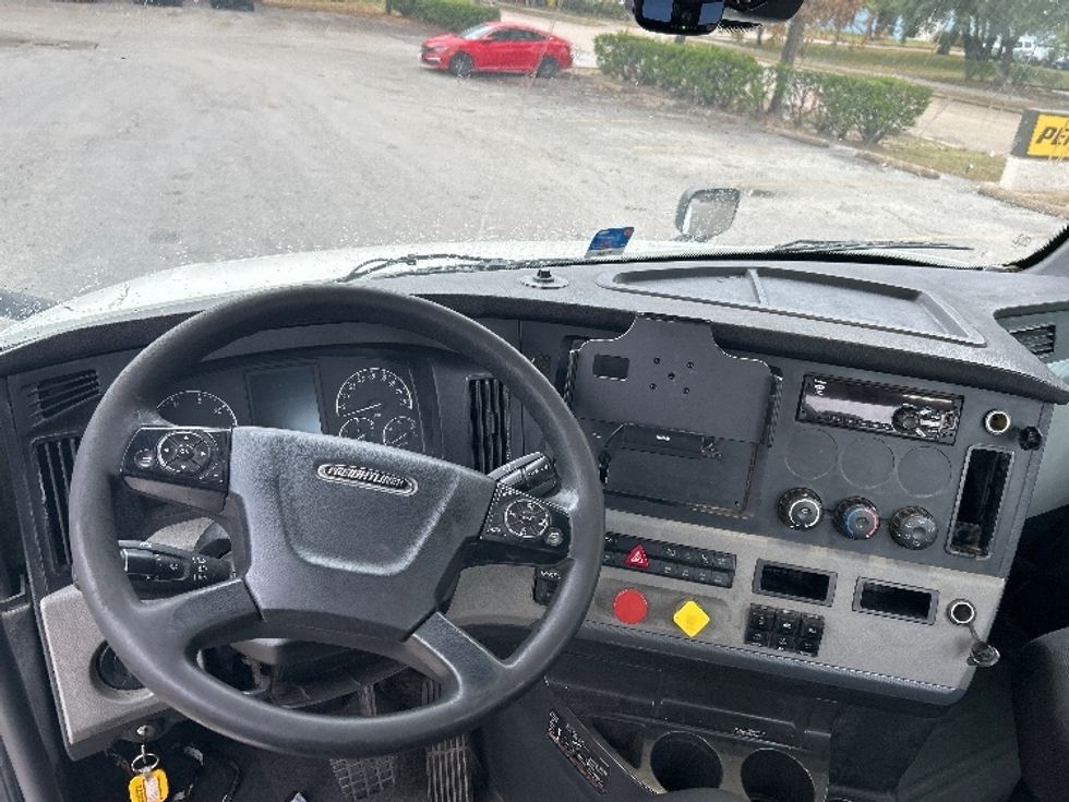 Day Cab Tractor-Heavy Duty Tractors-Freightliner-2018-T12664ST-Houston-TX-436,585\n\t\tmiles-$ 41,250 - Image 10