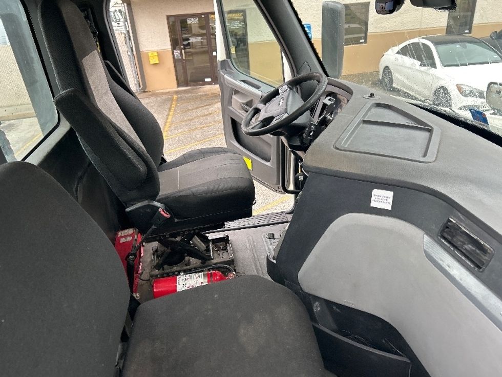 Day Cab Tractor-Heavy Duty Tractors-Freightliner-2018-T12664ST-Houston-TX-436,585\n\t\tmiles-$ 41,250 - Image 13