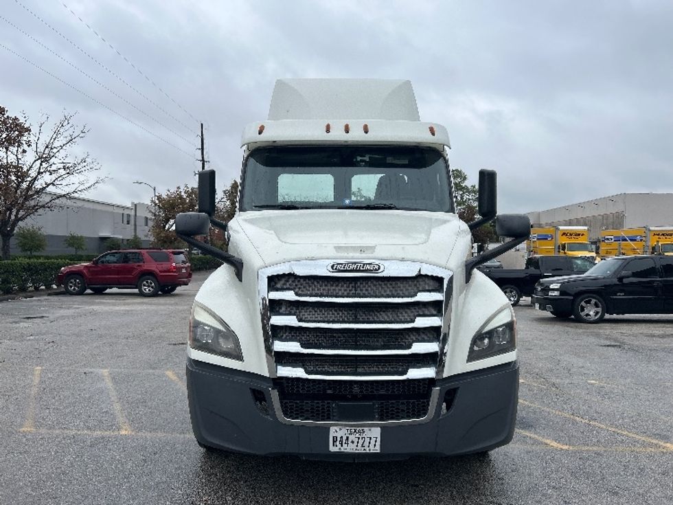 Day Cab Tractor-Heavy Duty Tractors-Freightliner-2018-T12664ST-Houston-TX-436,585\n\t\tmiles-$ 41,250 - Image 2
