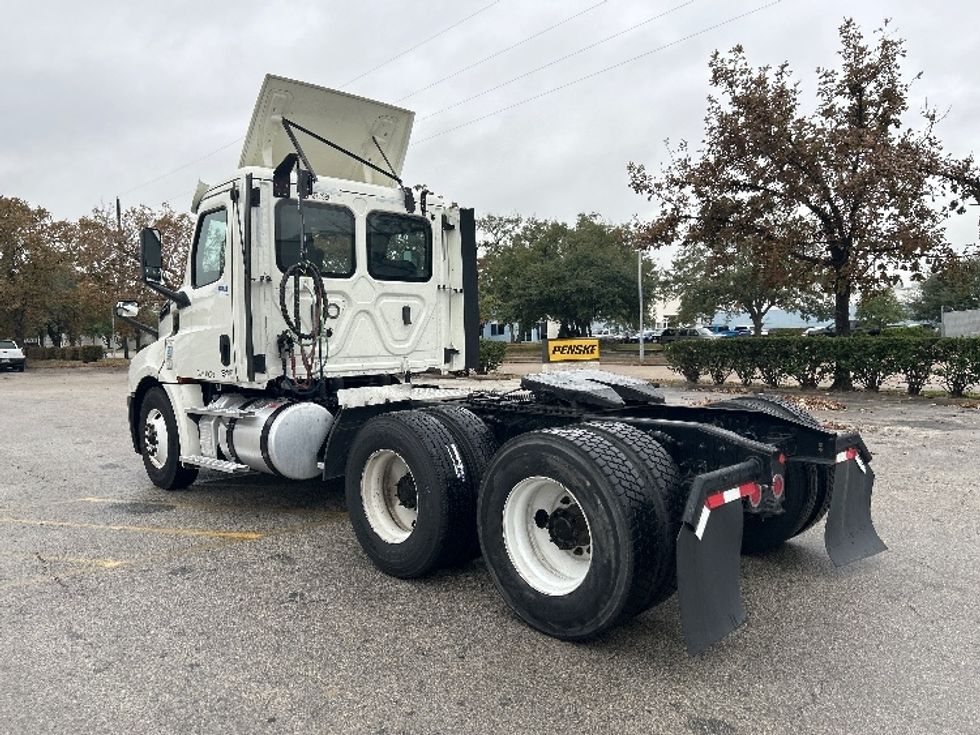 Day Cab Tractor-Heavy Duty Tractors-Freightliner-2018-T12664ST-Houston-TX-436,585\n\t\tmiles-$ 41,250 - Image 5