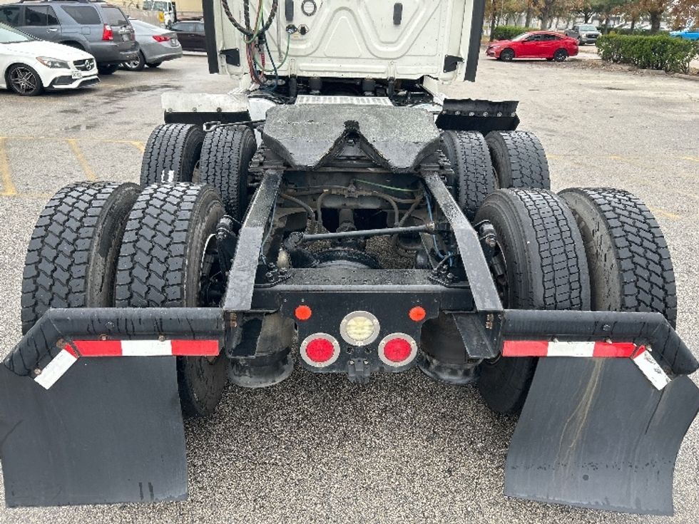 Day Cab Tractor-Heavy Duty Tractors-Freightliner-2018-T12664ST-Houston-TX-436,585\n\t\tmiles-$ 41,250 - Image 6