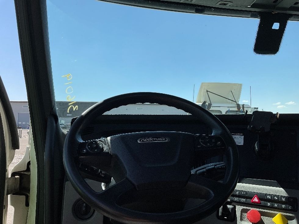 Day Cab Tractor-Heavy Duty Tractors-Freightliner-2018-T12664ST-Idaho Falls-ID-167,302\n\t\tmiles-$ 58,750 - Image 11