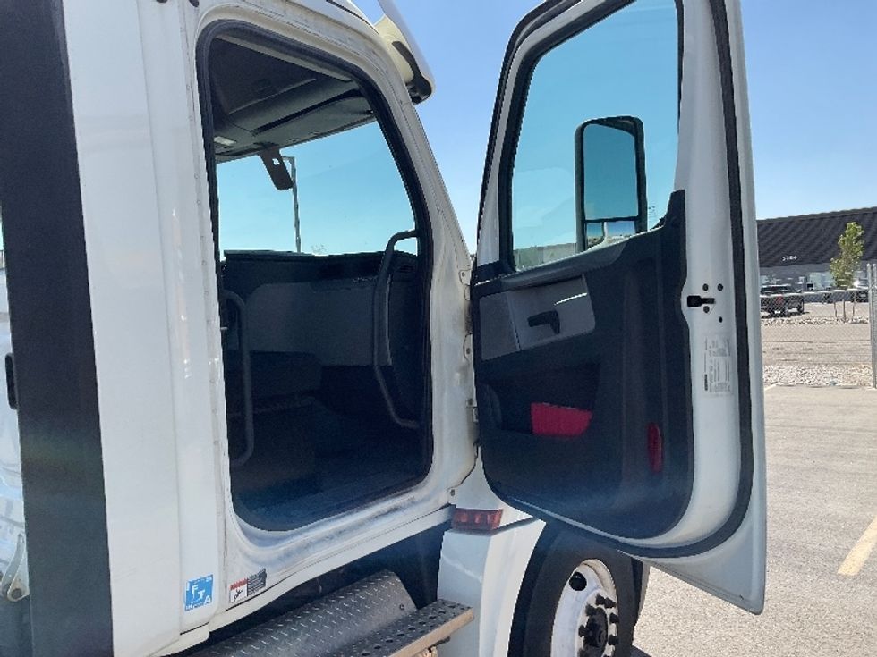 Day Cab Tractor-Heavy Duty Tractors-Freightliner-2018-T12664ST-Idaho Falls-ID-167,302\n\t\tmiles-$ 58,750 - Image 12
