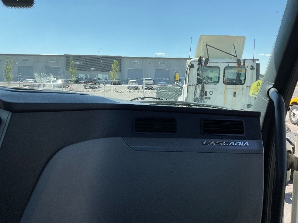 Day Cab Tractor-Heavy Duty Tractors-Freightliner-2018-T12664ST-Idaho Falls-ID-167,302\n\t\tmiles-$ 58,750 - Image 13