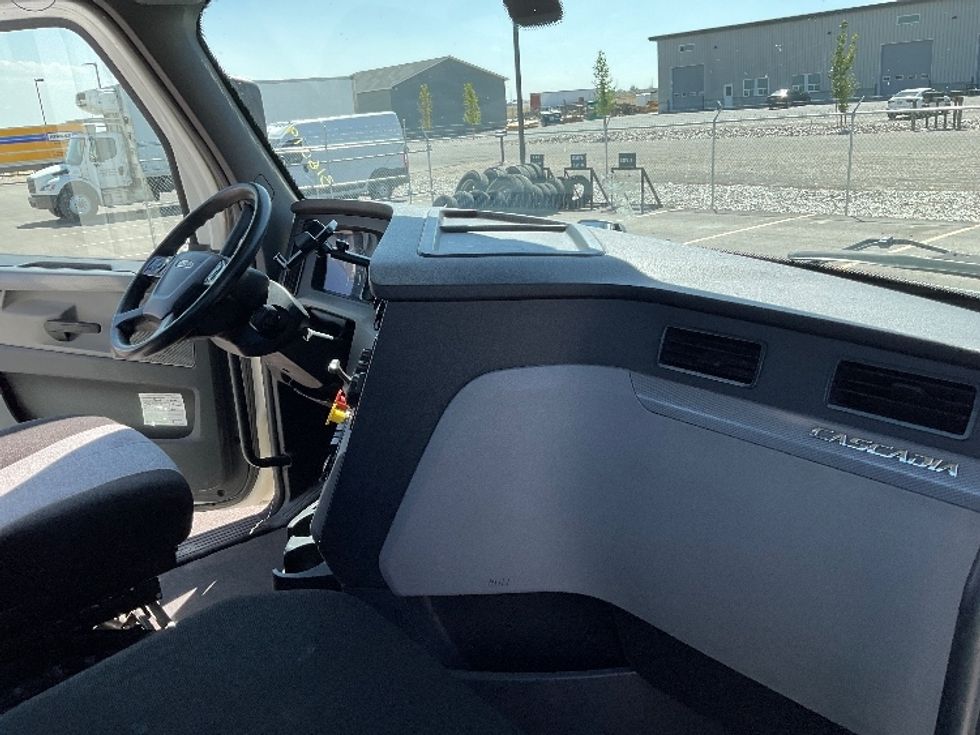 Day Cab Tractor-Heavy Duty Tractors-Freightliner-2018-T12664ST-Idaho Falls-ID-167,302\n\t\tmiles-$ 58,750 - Image 14