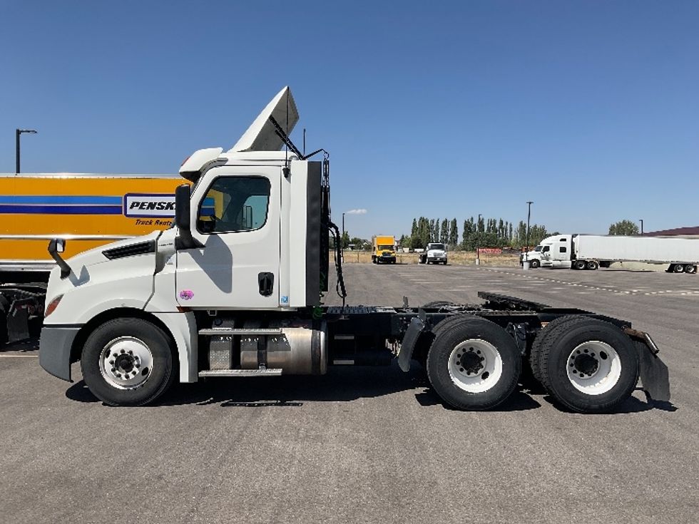 Day Cab Tractor-Heavy Duty Tractors-Freightliner-2018-T12664ST-Idaho Falls-ID-167,302\n\t\tmiles-$ 58,750 - Image 4