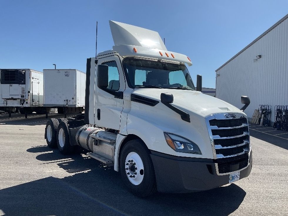 Day Cab Tractor-Heavy Duty Tractors-Freightliner-2018-T12664ST-Idaho Falls-ID-174,194\n\t\tmiles-$ 58,500 - Image 1