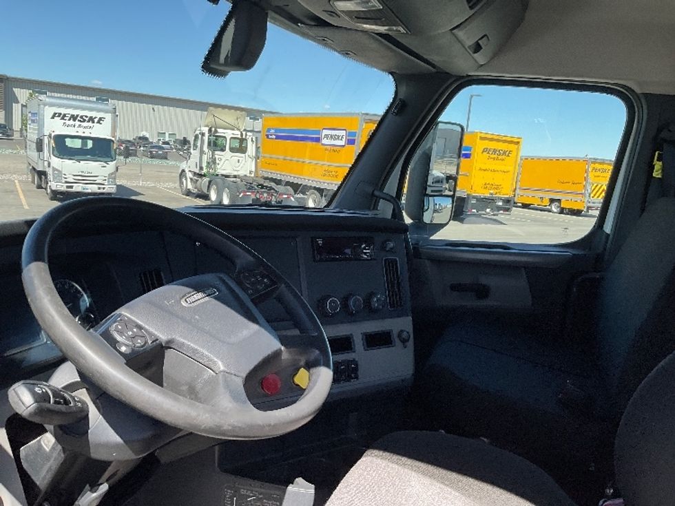 Day Cab Tractor-Heavy Duty Tractors-Freightliner-2018-T12664ST-Idaho Falls-ID-174,194\n\t\tmiles-$ 58,500 - Image 10