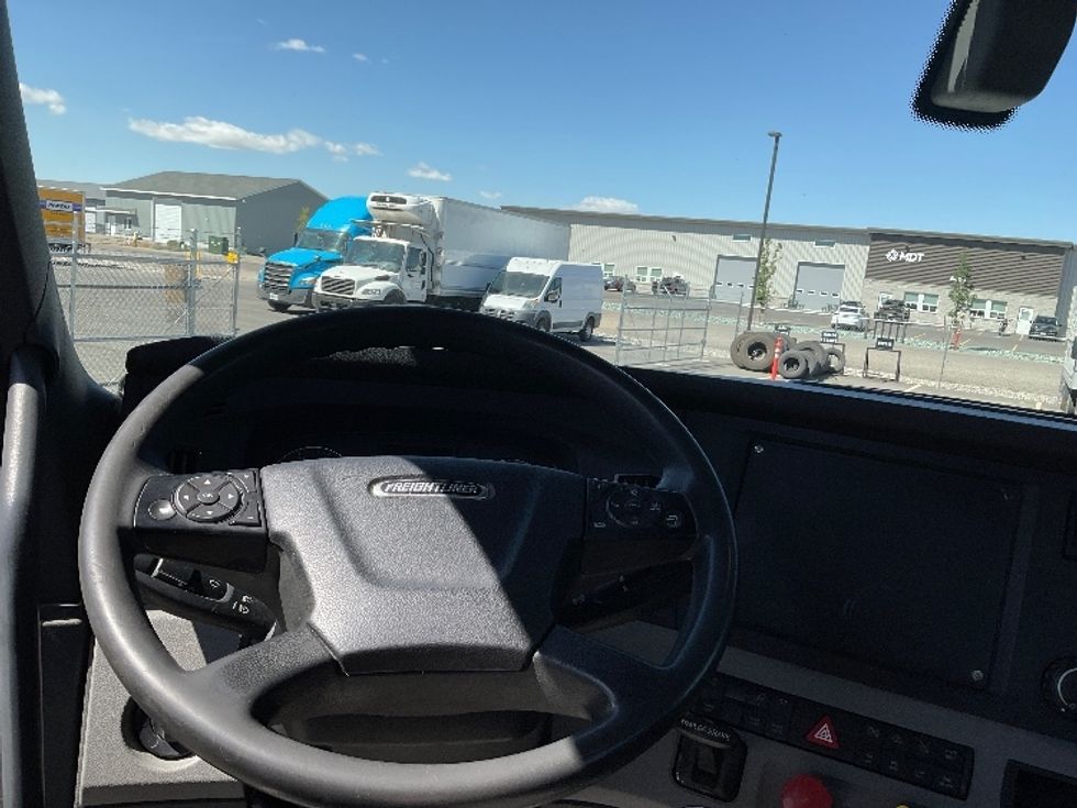Day Cab Tractor-Heavy Duty Tractors-Freightliner-2018-T12664ST-Idaho Falls-ID-174,194\n\t\tmiles-$ 58,500 - Image 11