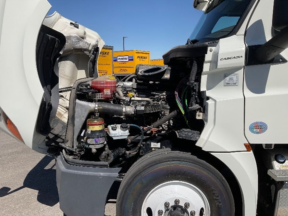 Day Cab Tractor-Heavy Duty Tractors-Freightliner-2018-T12664ST-Idaho Falls-ID-174,194\n\t\tmiles-$ 58,500 - Image 16