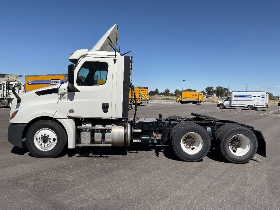Day Cab Tractor-Heavy Duty Tractors-Freightliner-2018-T12664ST-Idaho Falls-ID-174,194\n\t\tmiles-$ 58,500 - Image 4