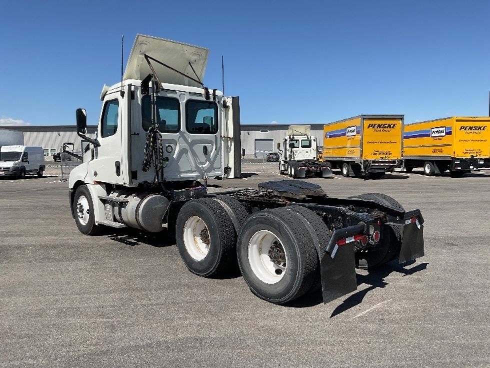 Day Cab Tractor-Heavy Duty Tractors-Freightliner-2018-T12664ST-Idaho Falls-ID-174,194\n\t\tmiles-$ 58,500 - Image 5