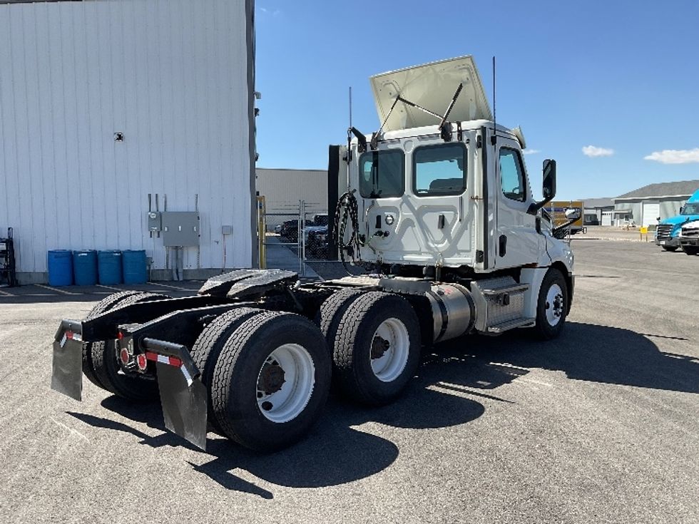 Day Cab Tractor-Heavy Duty Tractors-Freightliner-2018-T12664ST-Idaho Falls-ID-174,194\n\t\tmiles-$ 58,500 - Image 7
