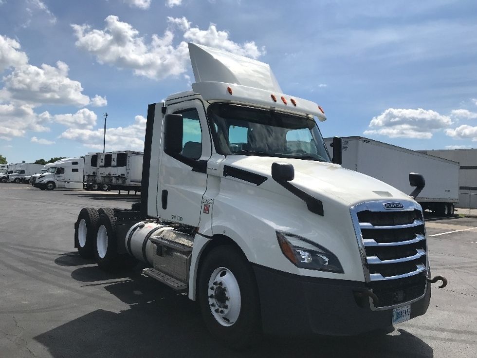 Day Cab Tractor-Heavy Duty Tractors-Freightliner-2018-T12664ST-Indianapolis-IN-253,879\n\t\tmiles-$ 57,250 - Image 1