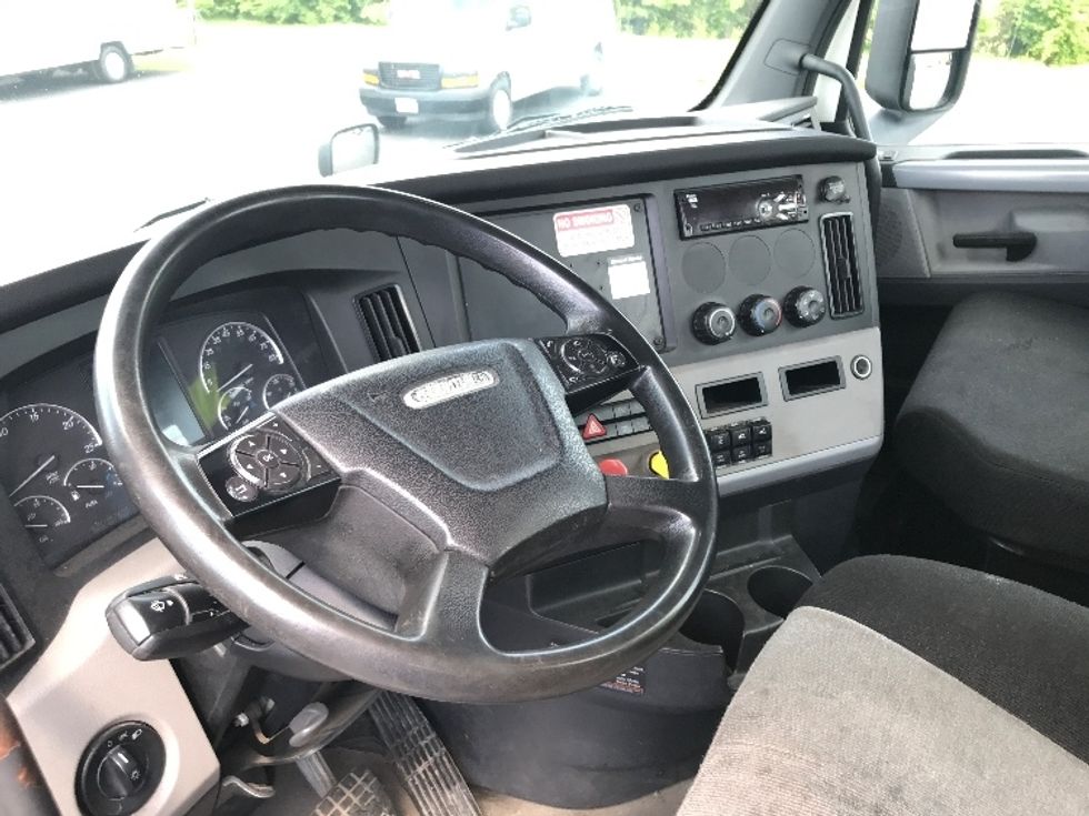 Day Cab Tractor-Heavy Duty Tractors-Freightliner-2018-T12664ST-Indianapolis-IN-253,879\n\t\tmiles-$ 57,250 - Image 10