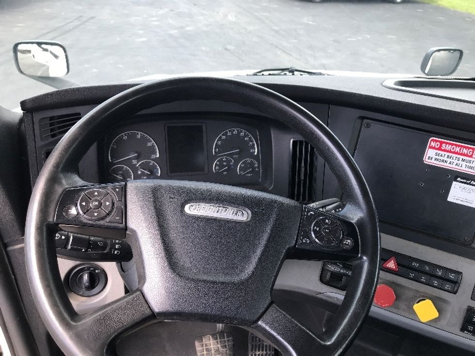 Day Cab Tractor-Heavy Duty Tractors-Freightliner-2018-T12664ST-Indianapolis-IN-253,879\n\t\tmiles-$ 57,250 - Image 11