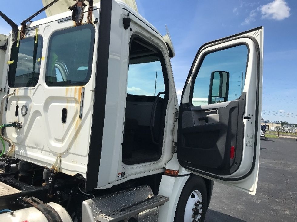 Day Cab Tractor-Heavy Duty Tractors-Freightliner-2018-T12664ST-Indianapolis-IN-253,879\n\t\tmiles-$ 57,250 - Image 12