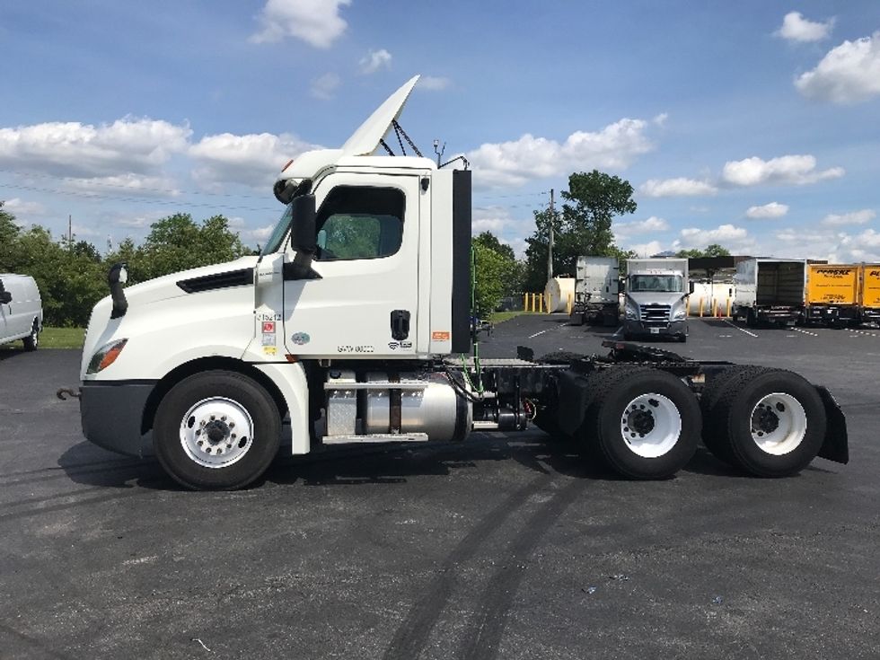 Day Cab Tractor-Heavy Duty Tractors-Freightliner-2018-T12664ST-Indianapolis-IN-253,879\n\t\tmiles-$ 57,250 - Image 4