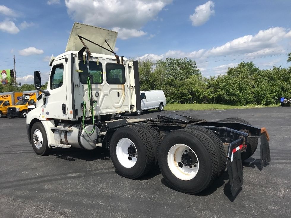 Day Cab Tractor-Heavy Duty Tractors-Freightliner-2018-T12664ST-Indianapolis-IN-253,879\n\t\tmiles-$ 57,250 - Image 5