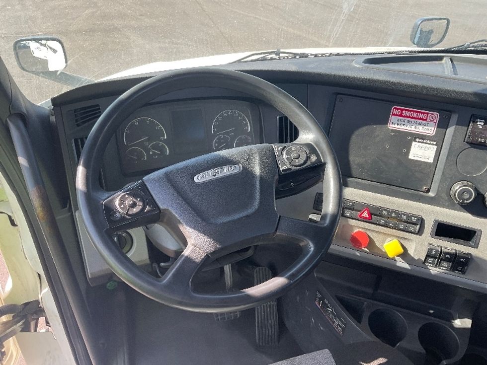 Day Cab Tractor-Heavy Duty Tractors-Freightliner-2018-T12664ST-Indianapolis-IN-253,900\n\t\tmiles-$ 45,000 - Image 11
