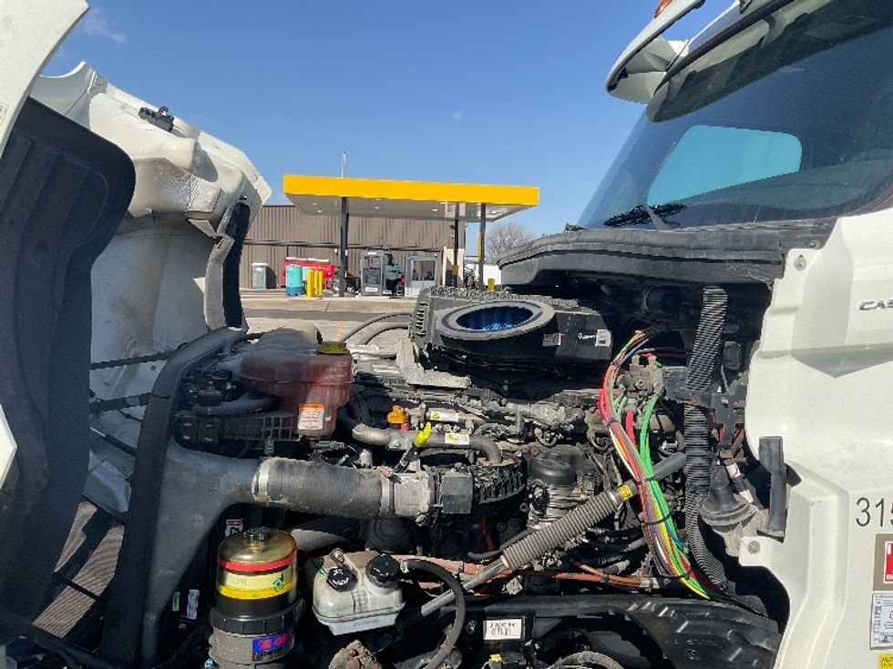 Day Cab Tractor-Heavy Duty Tractors-Freightliner-2018-T12664ST-Indianapolis-IN-253,900\n\t\tmiles-$ 45,000 - Image 16