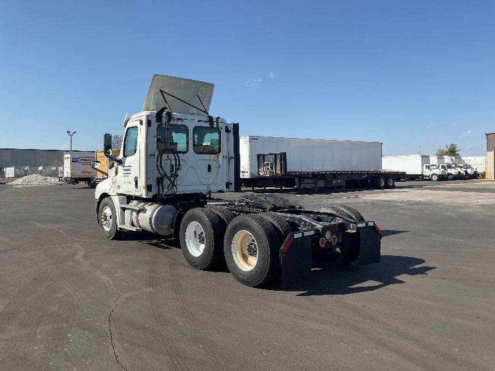 Day Cab Tractor-Heavy Duty Tractors-Freightliner-2018-T12664ST-Indianapolis-IN-253,900\n\t\tmiles-$ 45,000 - Image 5