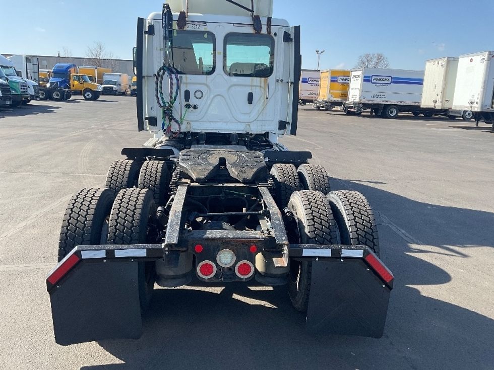Day Cab Tractor-Heavy Duty Tractors-Freightliner-2018-T12664ST-Indianapolis-IN-253,900\n\t\tmiles-$ 45,000 - Image 6