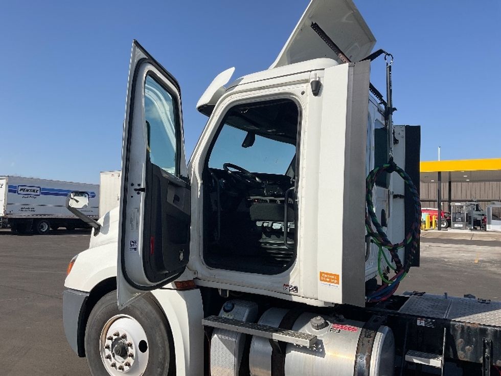 Day Cab Tractor-Heavy Duty Tractors-Freightliner-2018-T12664ST-Indianapolis-IN-253,900\n\t\tmiles-$ 45,000 - Image 9