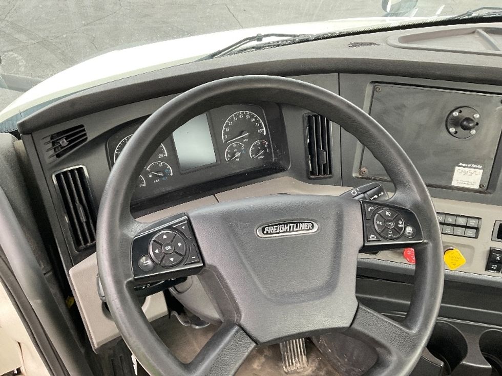 2018 Freightliner Cascadia 126" Day cab photo 10
