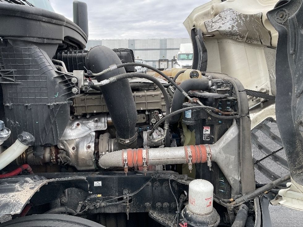 2018 Freightliner Cascadia 126" Day cab photo 12