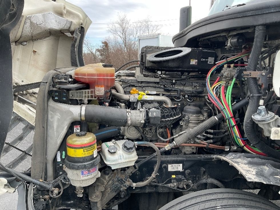 Day Cab Tractor-Heavy Duty Tractors-Freightliner-2018-T12664ST-Indianapolis-IN-417,555\n\t\tmiles-$ 42,500 - Image 16