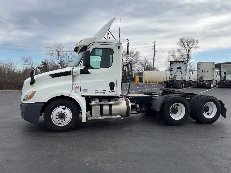 2018 Freightliner Cascadia 126" Day cab photo 4