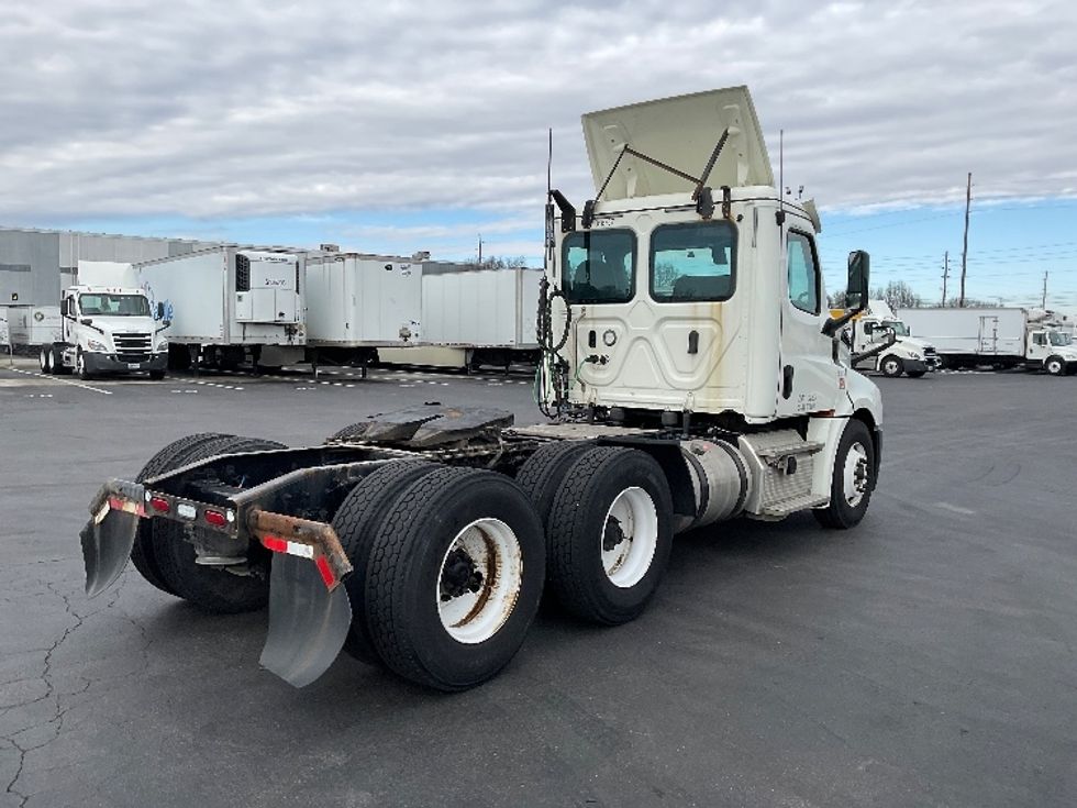 2018 Freightliner Cascadia 126" Day cab photo 7