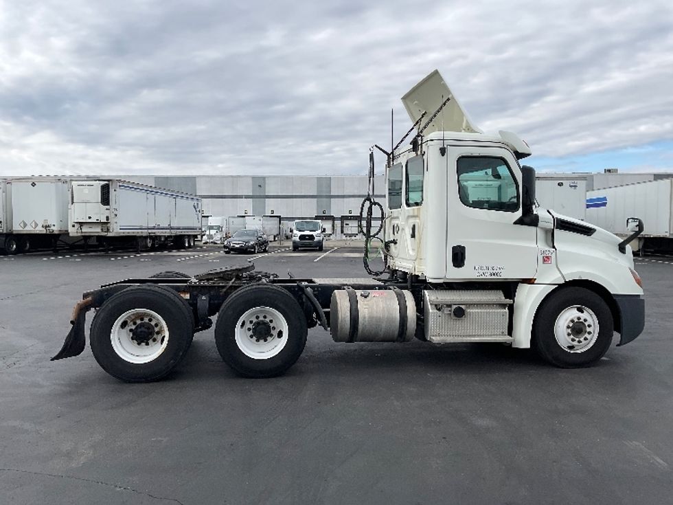 2018 Freightliner Cascadia 126" Day cab photo 8