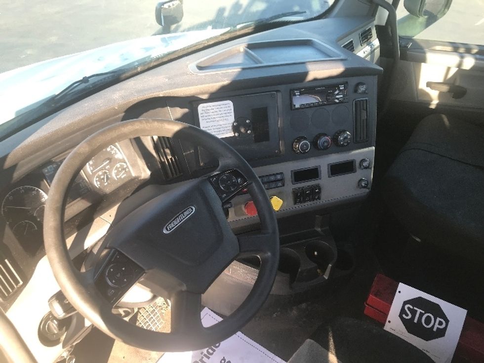 Day Cab Tractor-Heavy Duty Tractors-Freightliner-2018-T12664ST-Indianapolis-IN-420,955\n\t\tmiles-$ 42,250 - Image 11