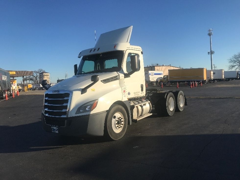 Day Cab Tractor-Heavy Duty Tractors-Freightliner-2018-T12664ST-Indianapolis-IN-420,955\n\t\tmiles-$ 42,250 - Image 3