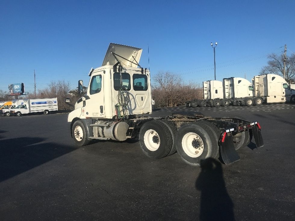 Day Cab Tractor-Heavy Duty Tractors-Freightliner-2018-T12664ST-Indianapolis-IN-420,955\n\t\tmiles-$ 42,250 - Image 5