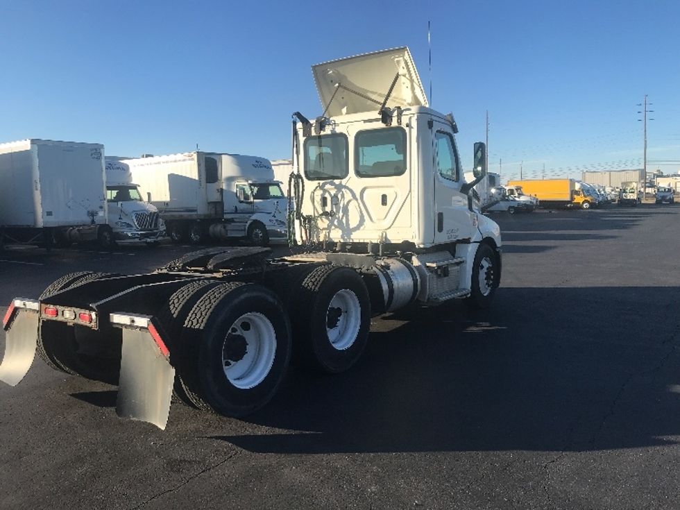 Day Cab Tractor-Heavy Duty Tractors-Freightliner-2018-T12664ST-Indianapolis-IN-420,955\n\t\tmiles-$ 42,250 - Image 7