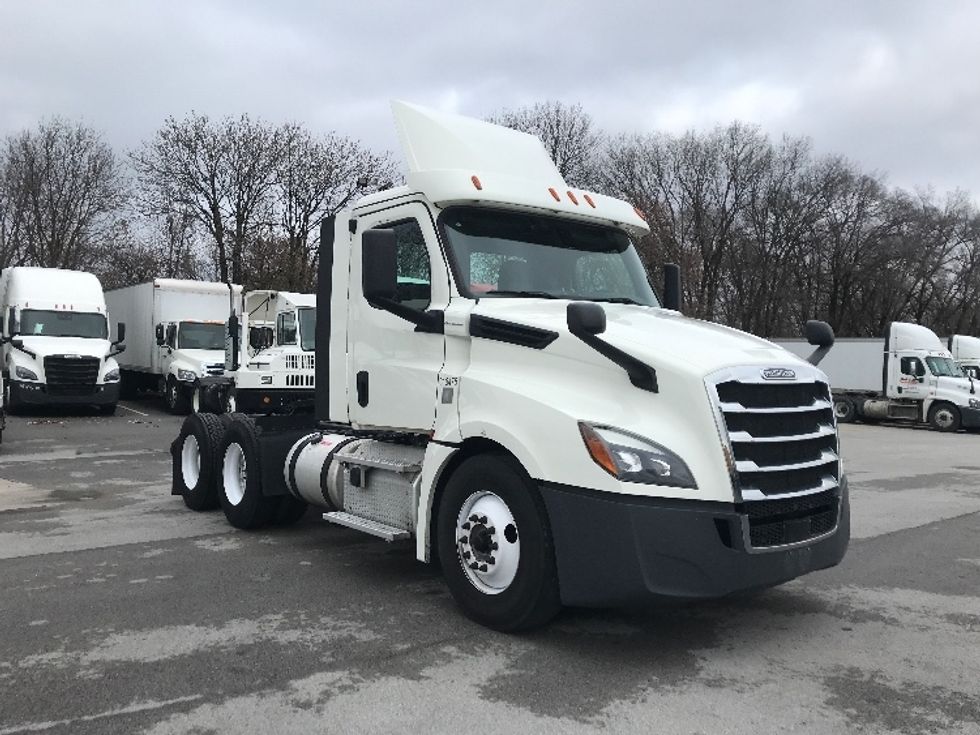 Day Cab Tractor-Heavy Duty Tractors-Freightliner-2018-T12664ST-Indianapolis-IN-459,309\n\t\tmiles-$ 42,250 - Image 1