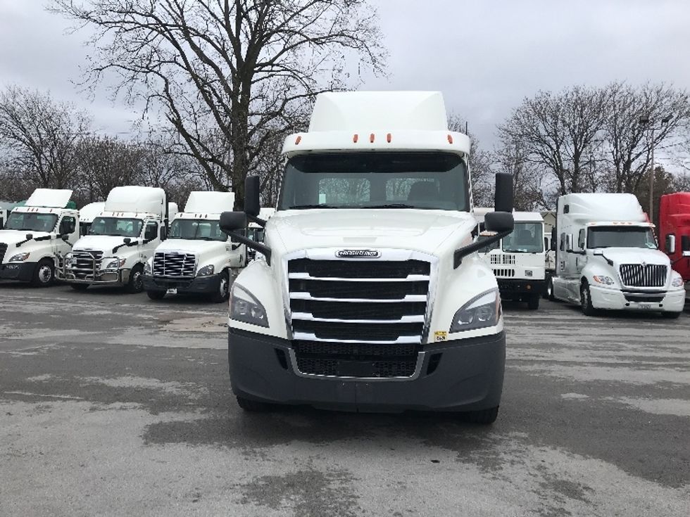 Day Cab Tractor-Heavy Duty Tractors-Freightliner-2018-T12664ST-Indianapolis-IN-459,309\n\t\tmiles-$ 42,250 - Image 2