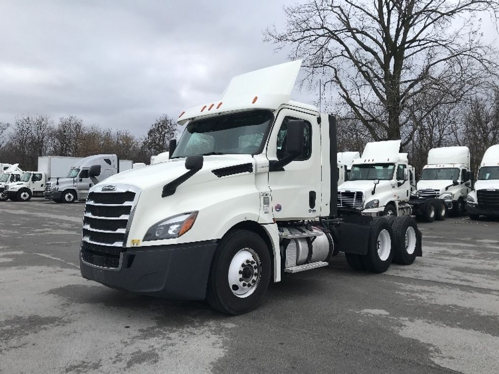 Day Cab Tractor-Heavy Duty Tractors-Freightliner-2018-T12664ST-Indianapolis-IN-459,309\n\t\tmiles-$ 42,250 - Image 3
