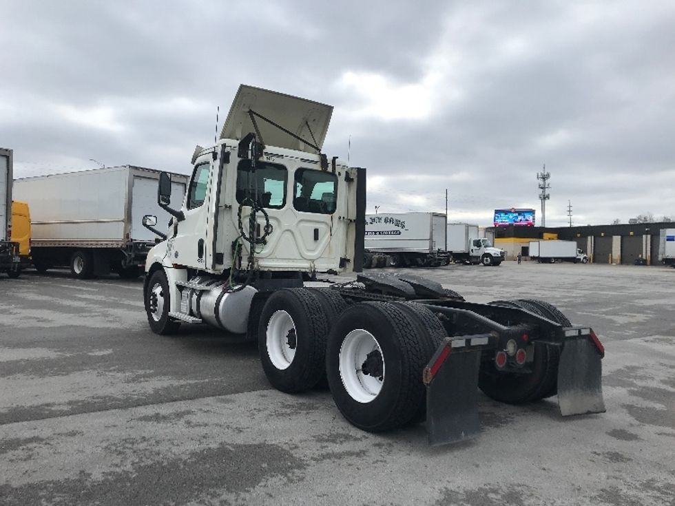 Day Cab Tractor-Heavy Duty Tractors-Freightliner-2018-T12664ST-Indianapolis-IN-459,309\n\t\tmiles-$ 42,250 - Image 5