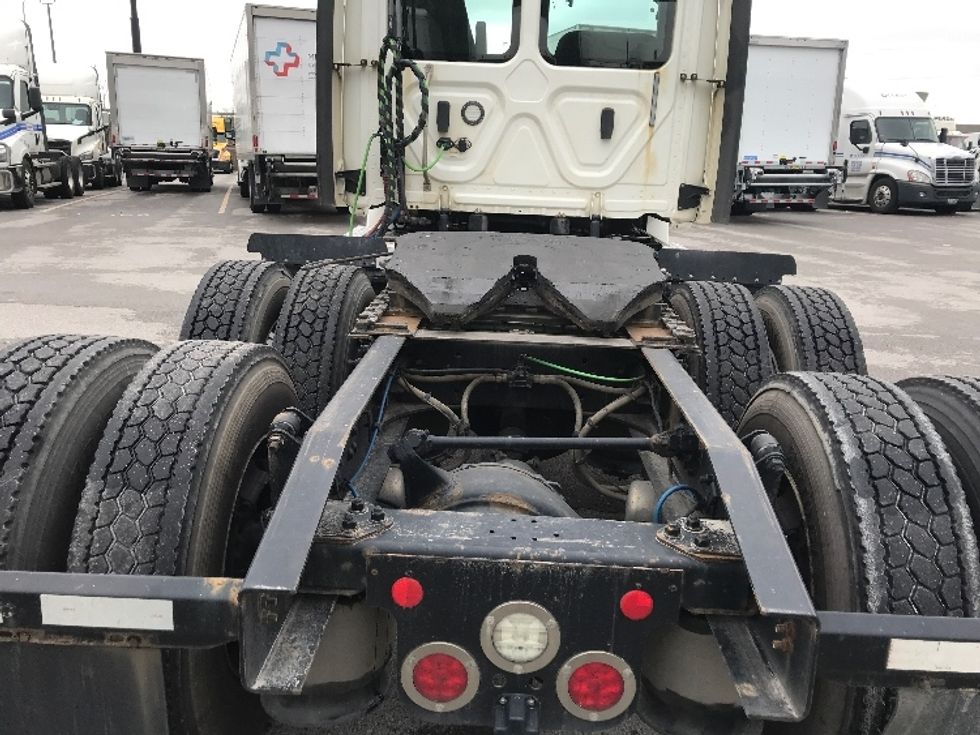 Day Cab Tractor-Heavy Duty Tractors-Freightliner-2018-T12664ST-Indianapolis-IN-459,309\n\t\tmiles-$ 42,250 - Image 6