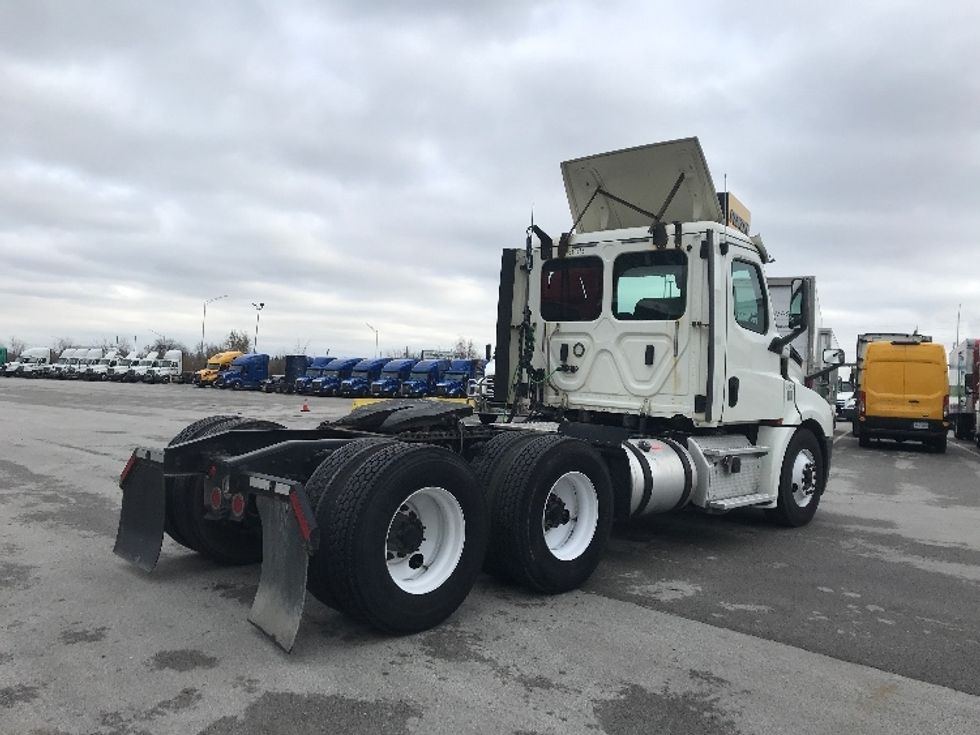Day Cab Tractor-Heavy Duty Tractors-Freightliner-2018-T12664ST-Indianapolis-IN-459,309\n\t\tmiles-$ 42,250 - Image 7