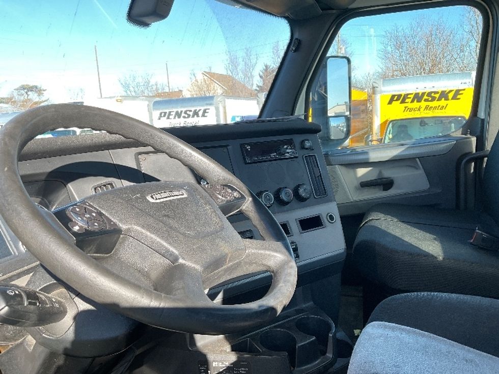Day Cab Tractor-Heavy Duty Tractors-Freightliner-2018-T12664ST-Indianapolis-IN-487,576\n\t\tmiles-$ 40,750 - Image 10