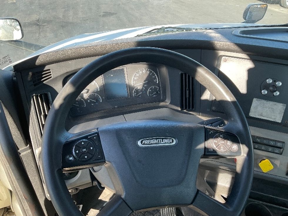 Day Cab Tractor-Heavy Duty Tractors-Freightliner-2018-T12664ST-Indianapolis-IN-487,576\n\t\tmiles-$ 40,750 - Image 11