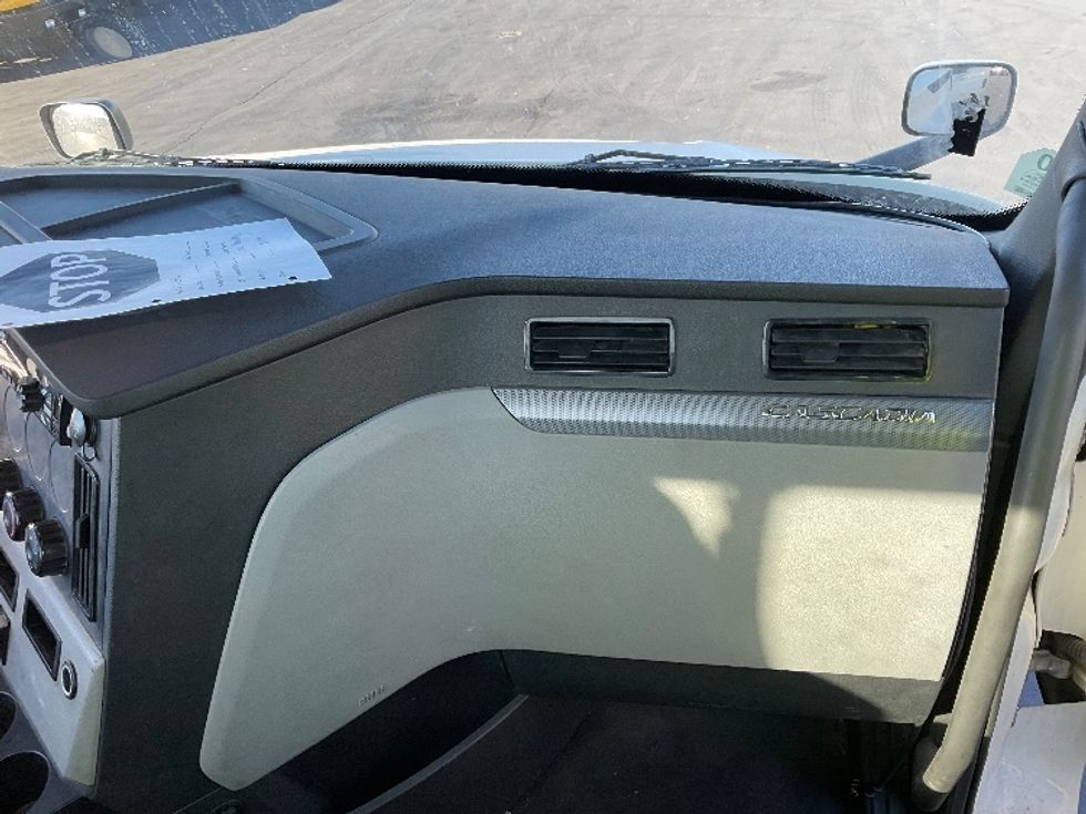 Day Cab Tractor-Heavy Duty Tractors-Freightliner-2018-T12664ST-Indianapolis-IN-487,576\n\t\tmiles-$ 40,750 - Image 13